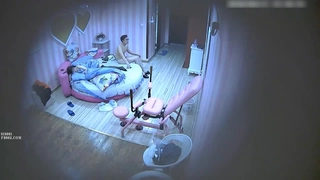 大屁股的业余棕发女郎为男人和女人录制了她的第一个色情视频
