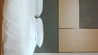 妹妹你才几岁就这样 都被看光光瞜 发育的还不错哦