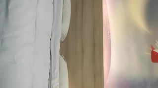 可爱的少女继妹在POV中被继父操了