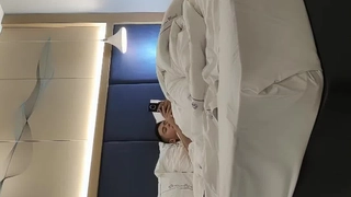 Anya Olsens的青少年色情片只有一个选择,那就是与警察一起在户外进行粗暴的公共性行为。